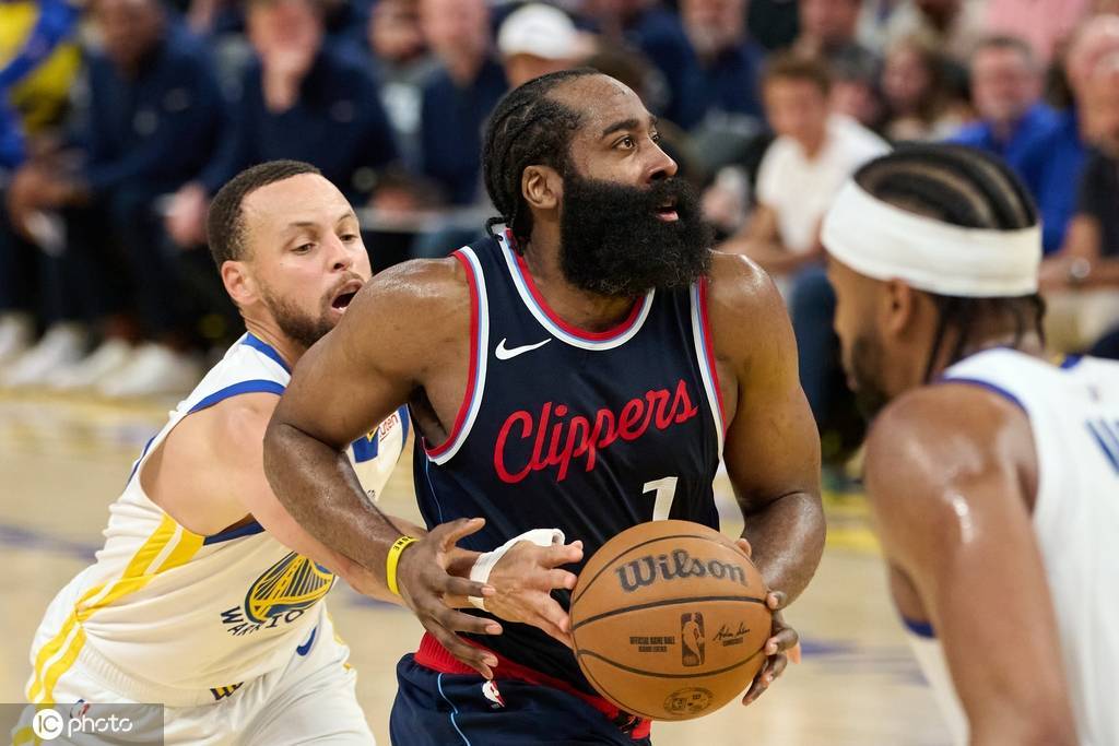 哈登39+10库里空砍36分 快船胜勇士锁定西部第五 哈登39+10库里空砍36分 快船胜勇士锁定西部第五